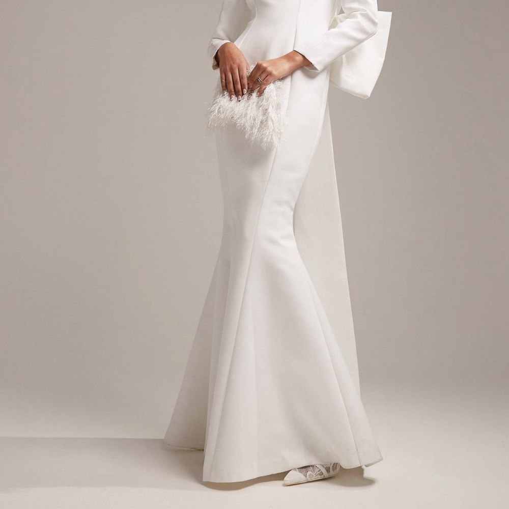 ASOS DESIGN Toby statement square neck and bow back wedding dress in ivory - Picture 3 of 6